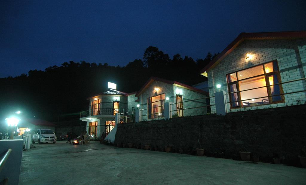 Village Live In Resort Chail ภายนอก รูปภาพ