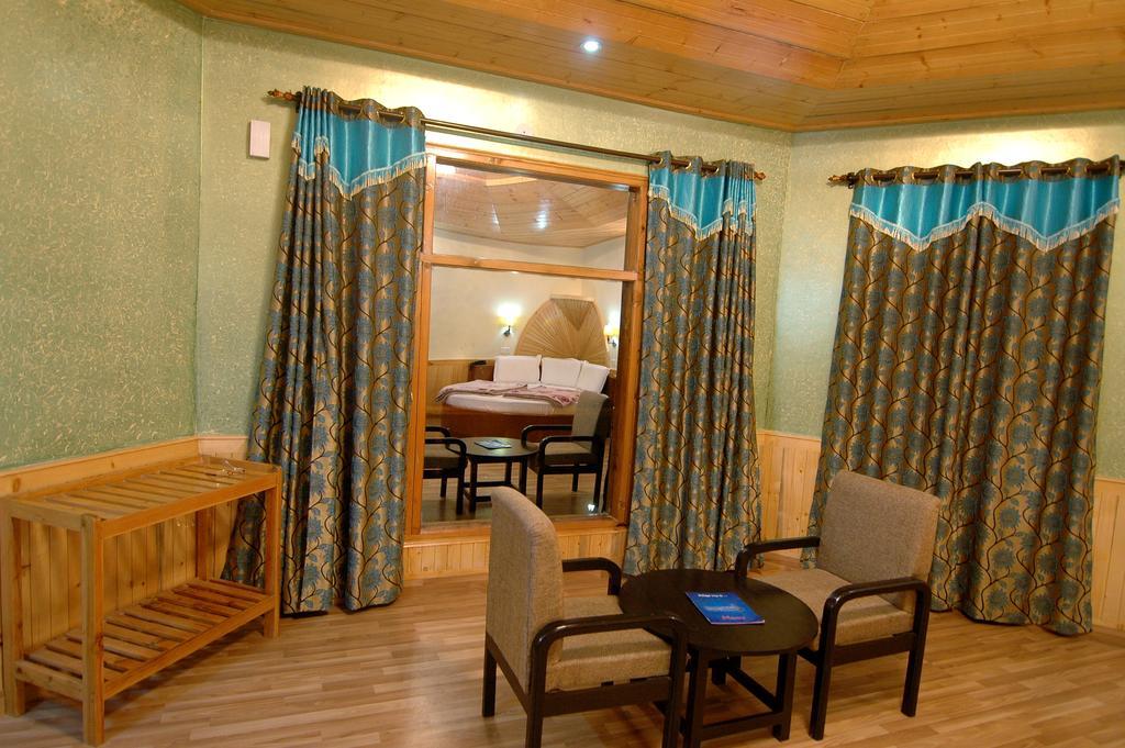 Village Live In Resort Chail ภายนอก รูปภาพ