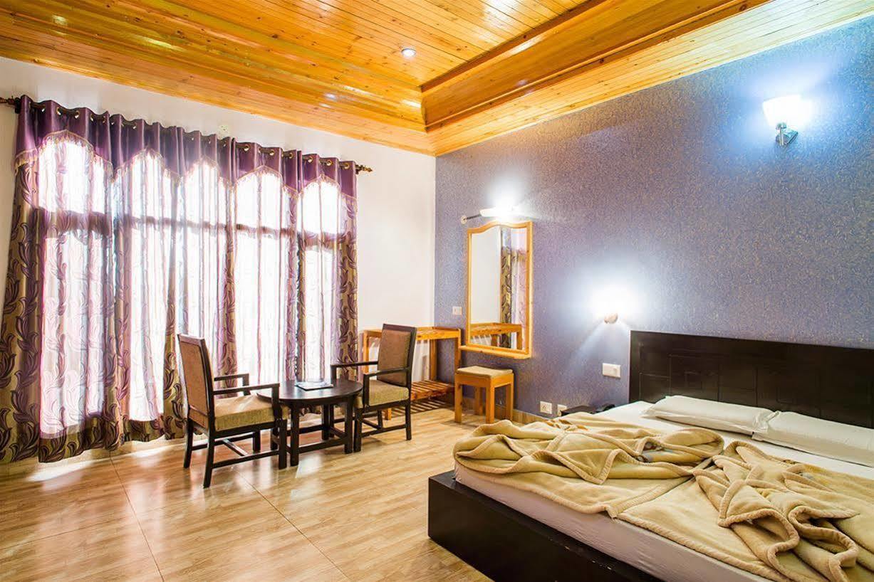 Village Live In Resort Chail ภายนอก รูปภาพ